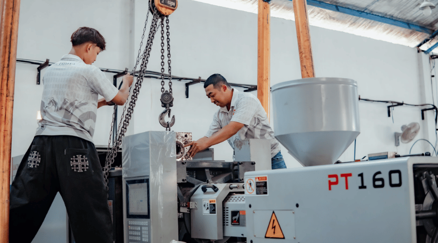 Servo Hydraulic Injection Molding Machine